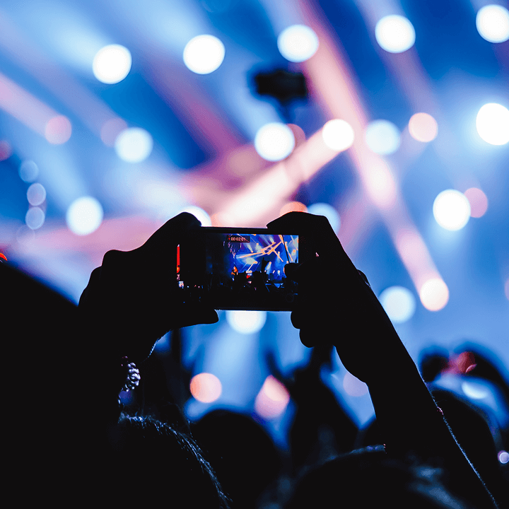 自社プロダクトで新しいエンタメ市場を創出する様子